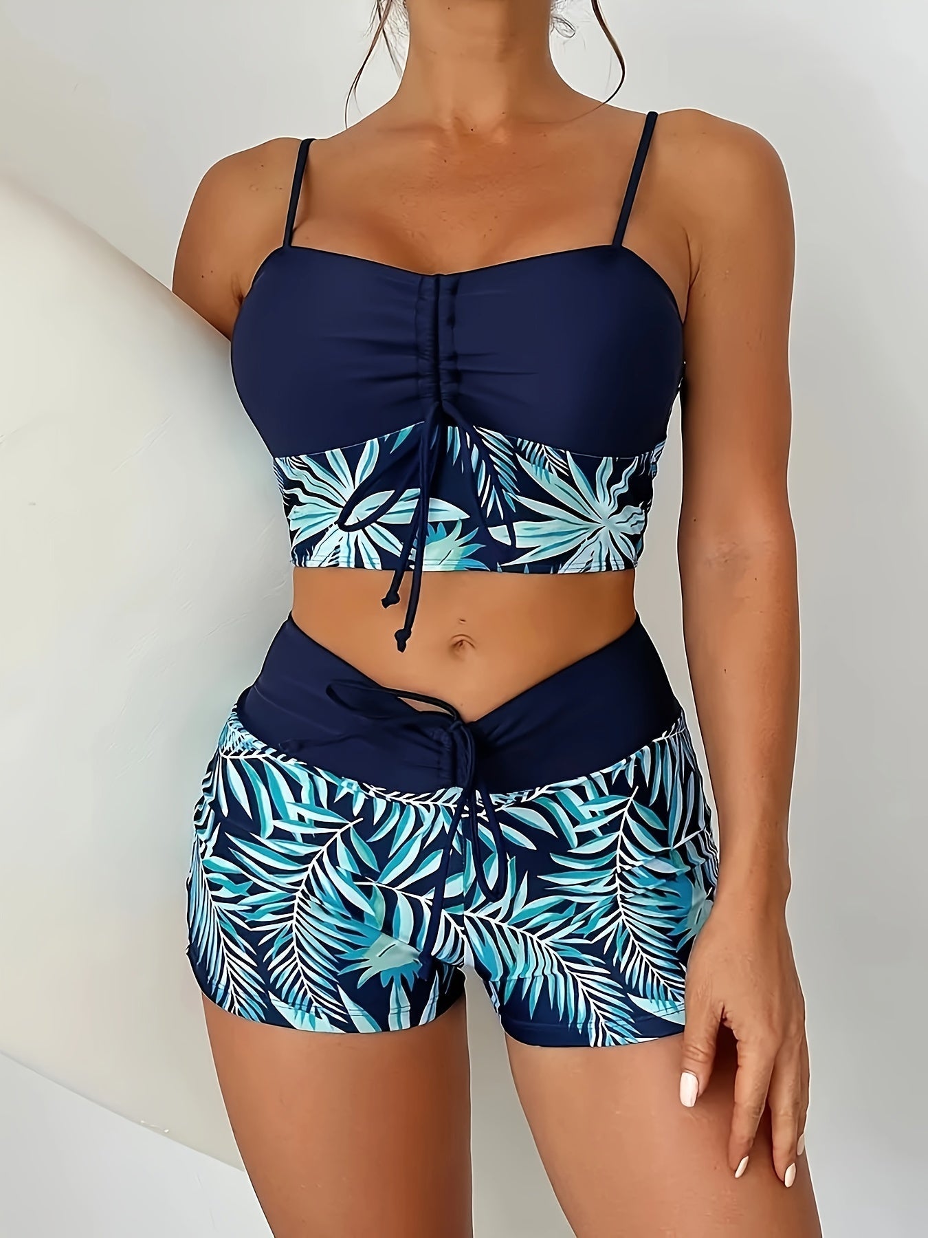 Bladprint bikini set met boyshorts | Stijlvol en comfortabel | Perfect voor zomerse dagen afbeelding 2