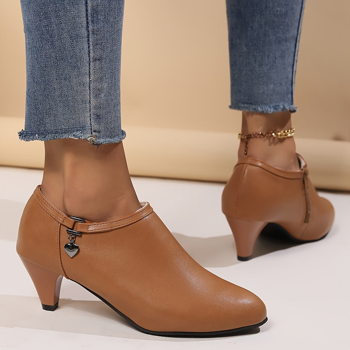 Stijlvolle zwarte pumps en enkellaarzen van hoogwaardig synthetisch leer met subtiele pailletten. Uitgebalanceerde mix van elegantie en comfort, perfect voor elke gelegenheid. Shop nu! afbeelding 10