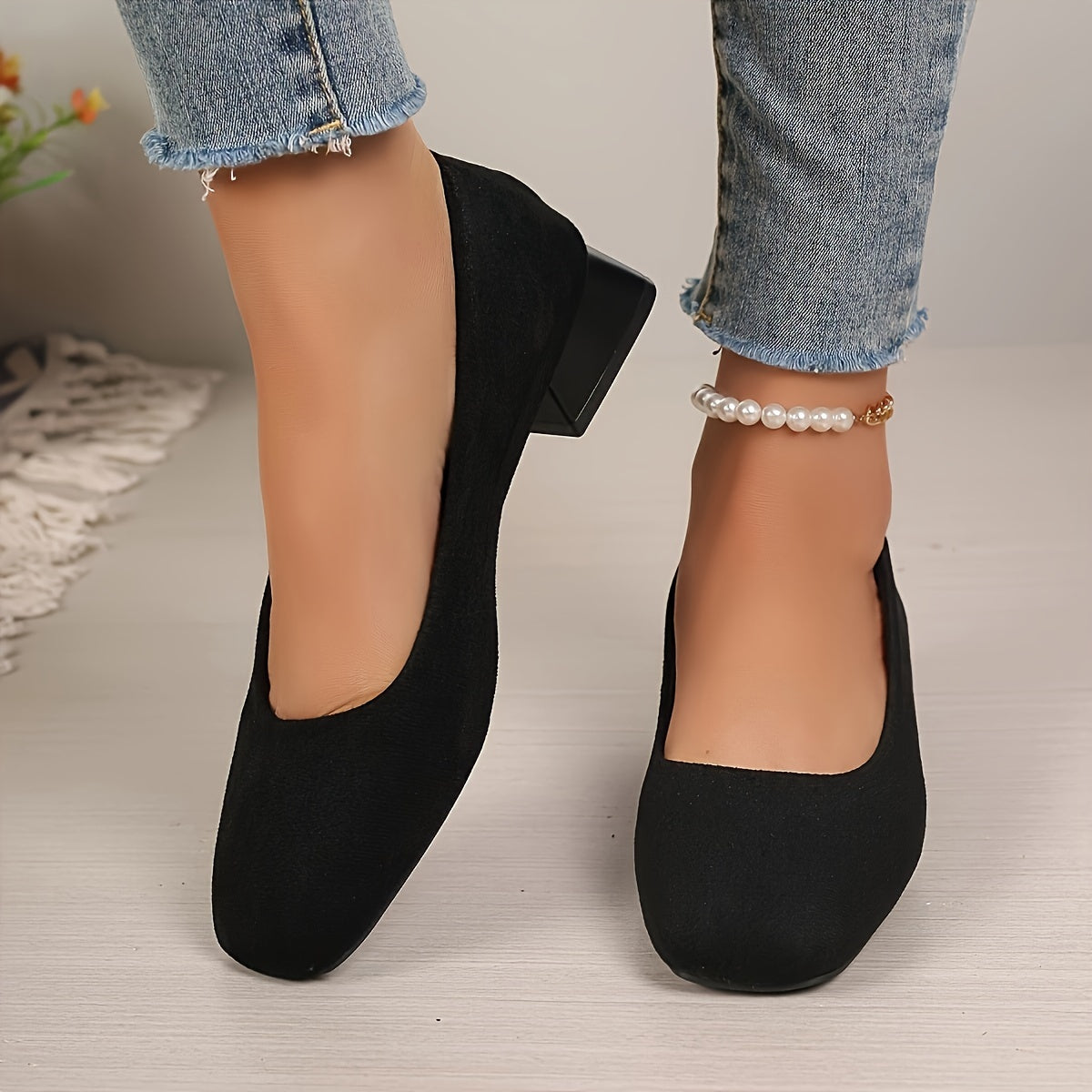 Stijlvolle en comfortabele zwarte flanellen pumps met blokhak | Perfect voor elke outfit | Gemaakt van hoogwaardige materialen afbeelding 1