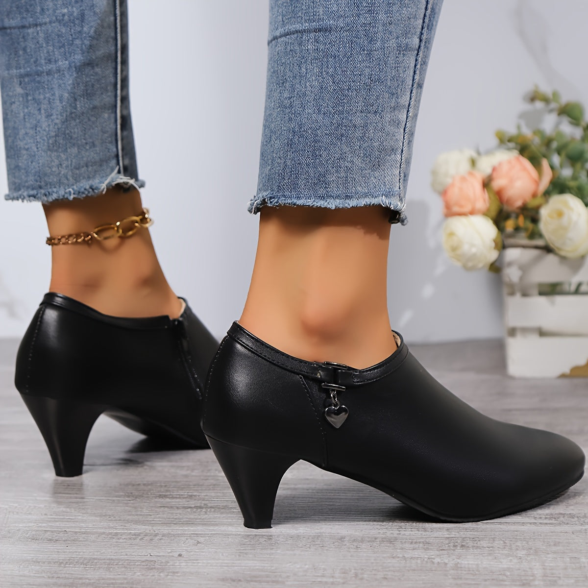 Stijlvolle zwarte pumps en enkellaarzen van hoogwaardig synthetisch leer met subtiele pailletten. Uitgebalanceerde mix van elegantie en comfort, perfect voor elke gelegenheid. Shop nu! afbeelding 9